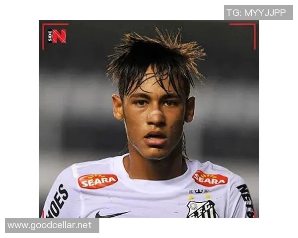 足球明星同款卷发女神打造时尚魅力发型的秘诀与技巧分享